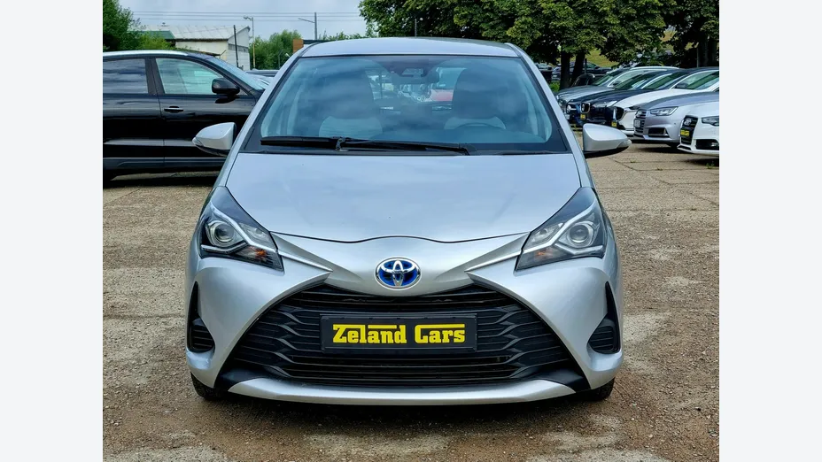 TOYOTA Yaris -