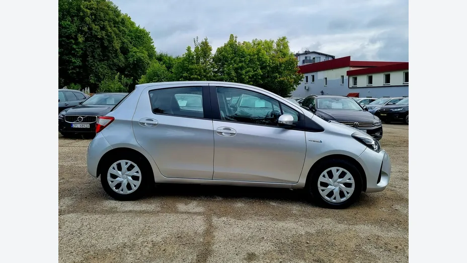 TOYOTA Yaris -