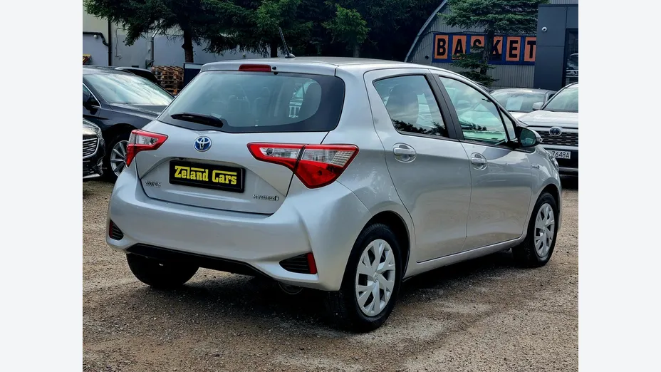 TOYOTA Yaris -