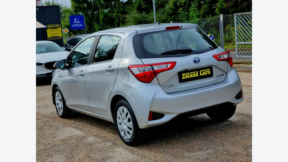 TOYOTA Yaris -