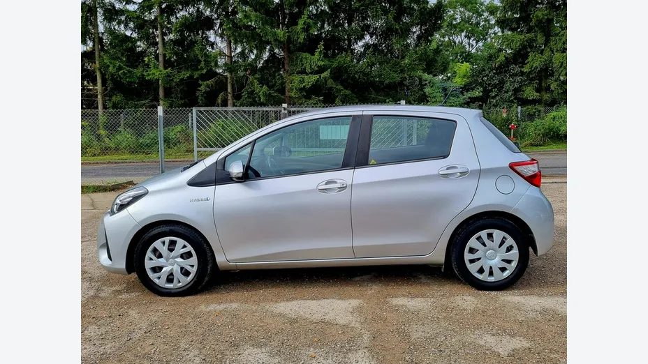 TOYOTA Yaris -