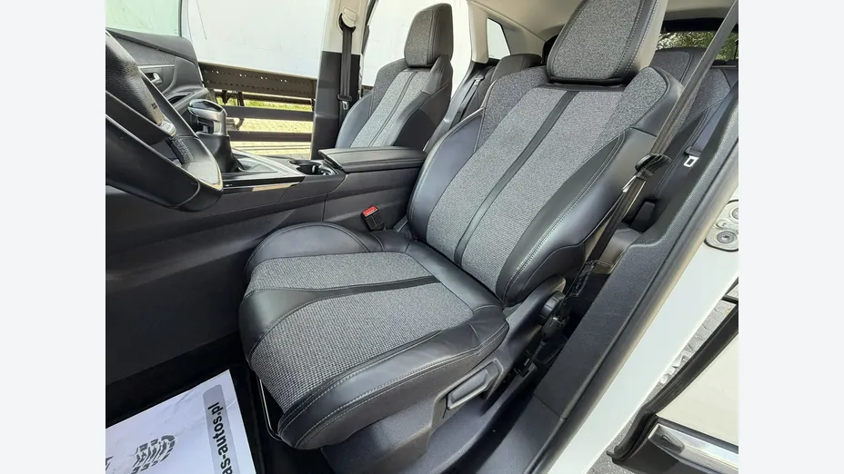 PEUGEOT 3008 -