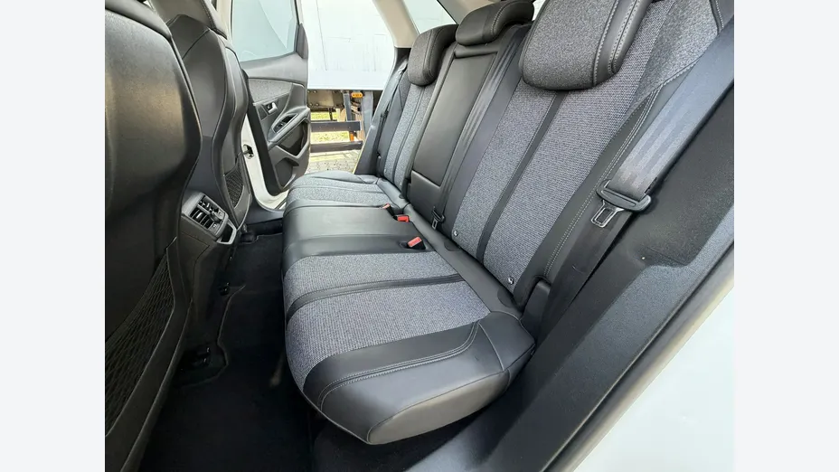 PEUGEOT 3008 -
