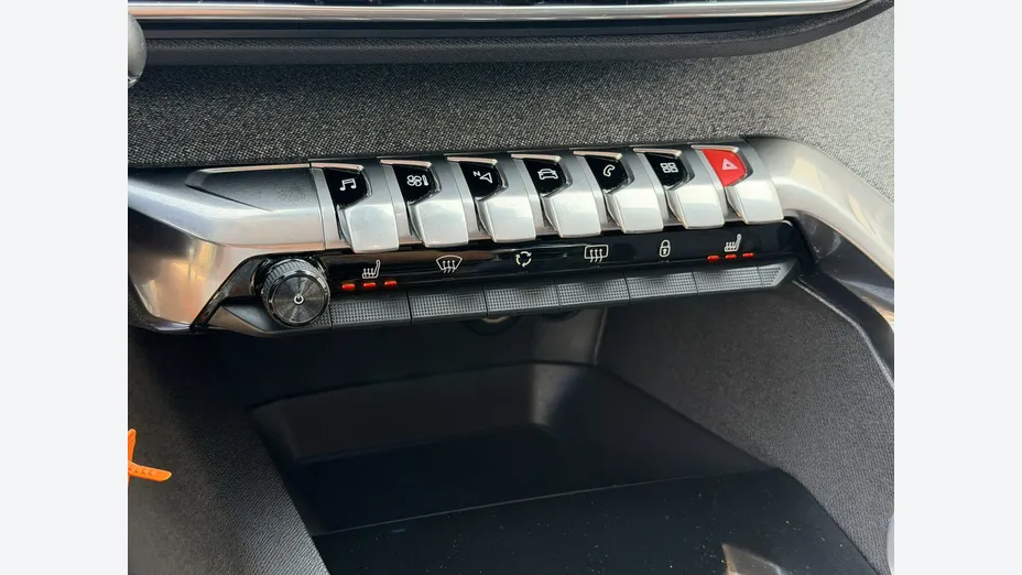 PEUGEOT 3008 -
