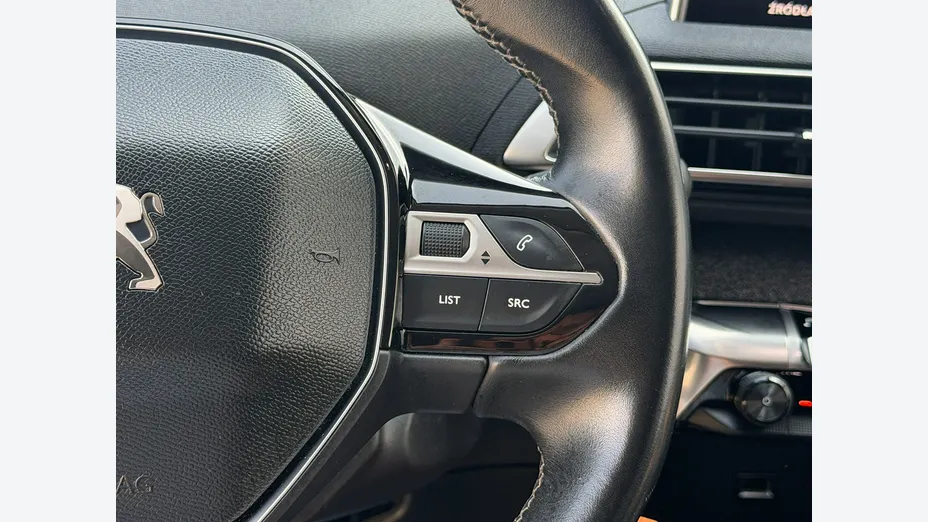 PEUGEOT 3008 -