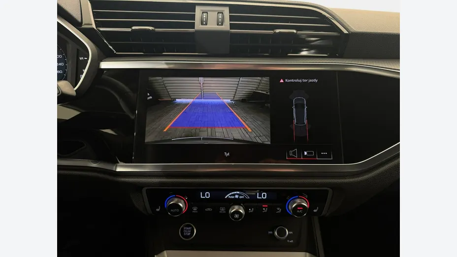 AUDI Q3 -
