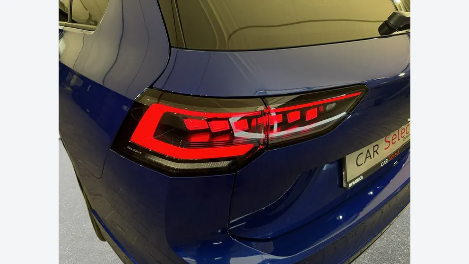 VOLKSWAGEN Golf -