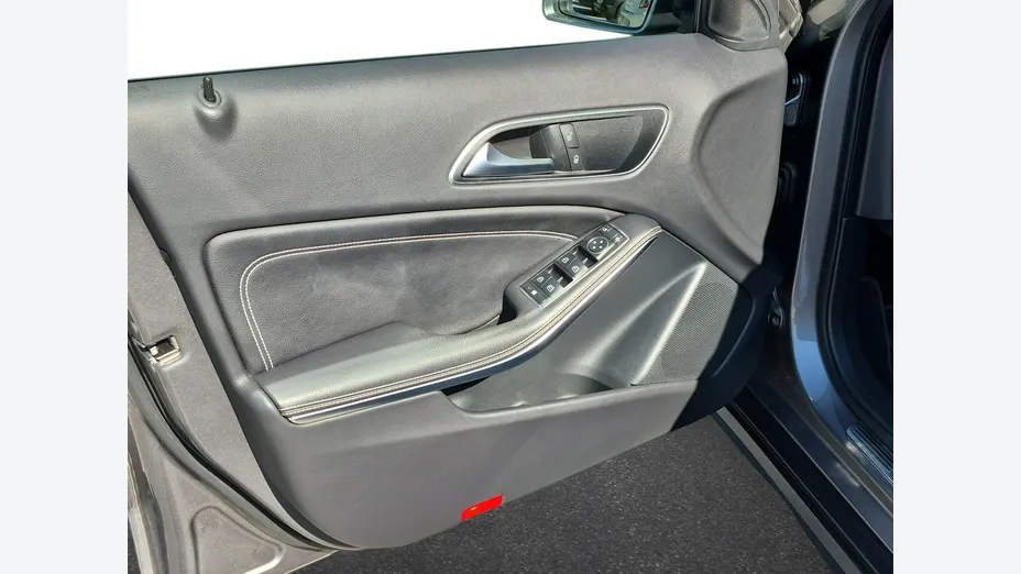 MERCEDES-BENZ GLA -