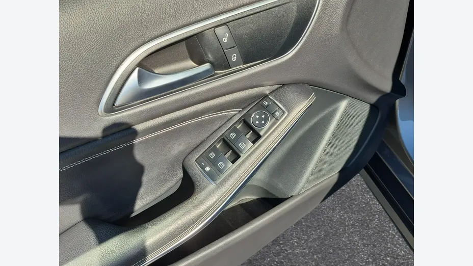 MERCEDES-BENZ GLA -