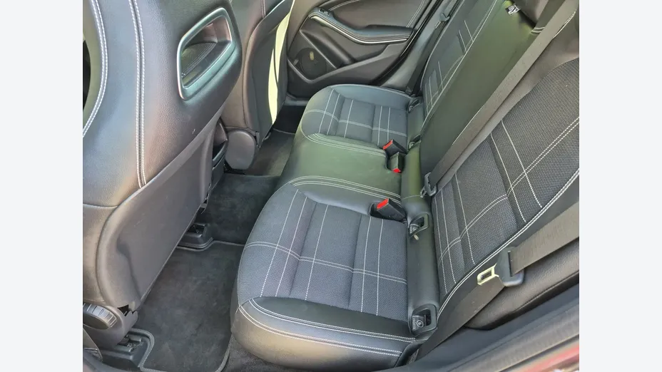 MERCEDES-BENZ GLA -