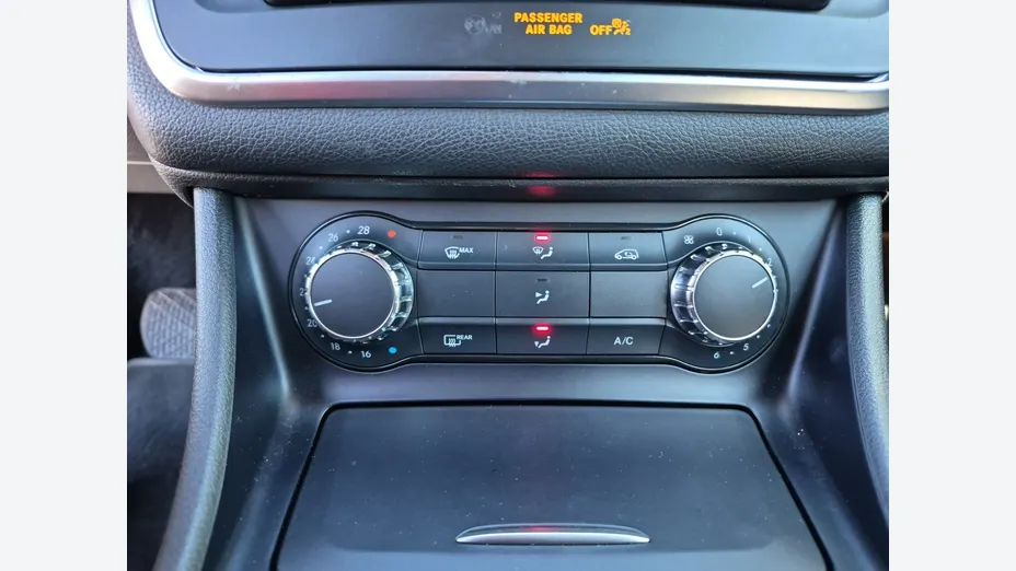MERCEDES-BENZ GLA -