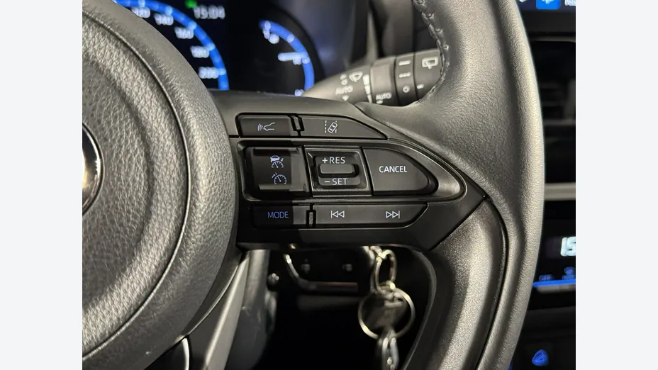 TOYOTA Yaris Cross -