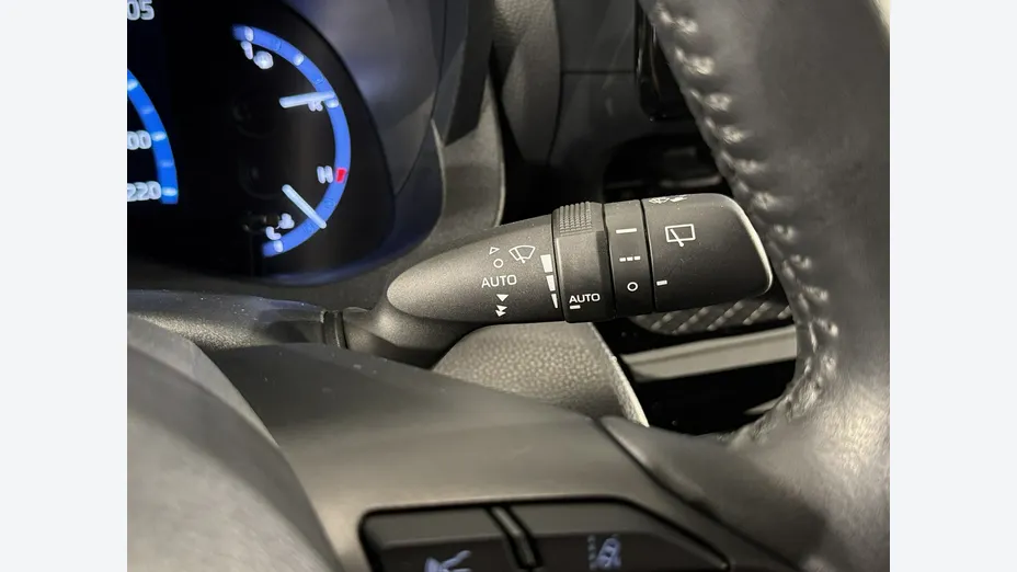 TOYOTA Yaris Cross -