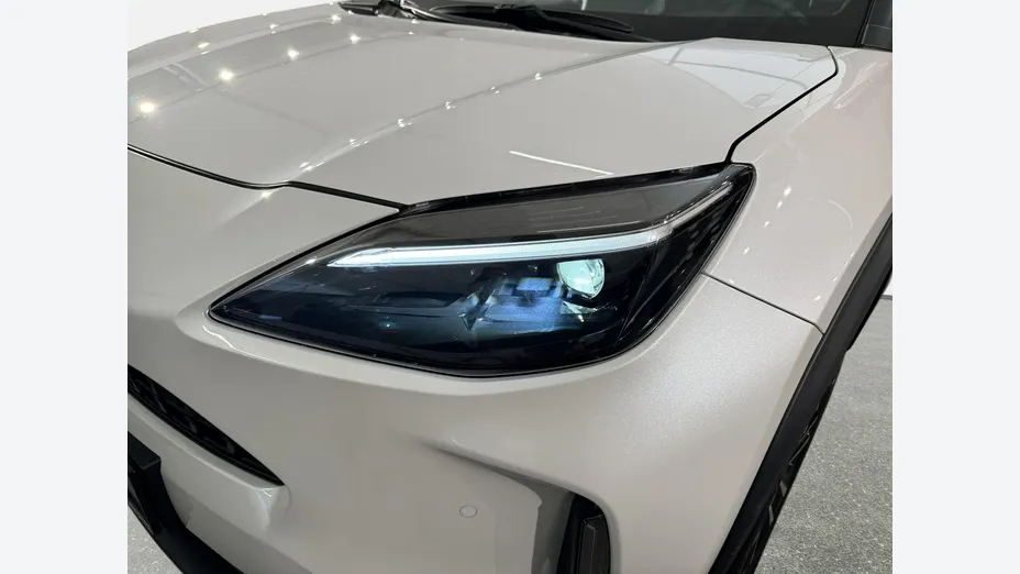 TOYOTA Yaris Cross -
