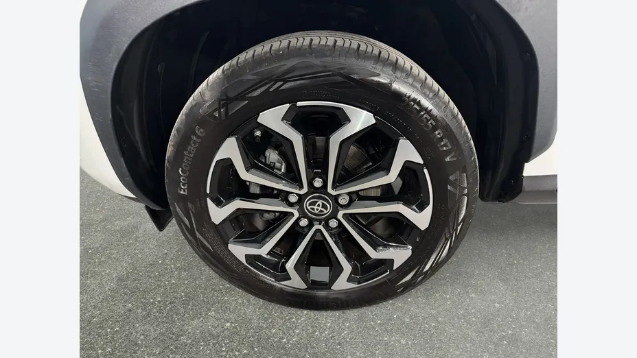 TOYOTA Yaris Cross -