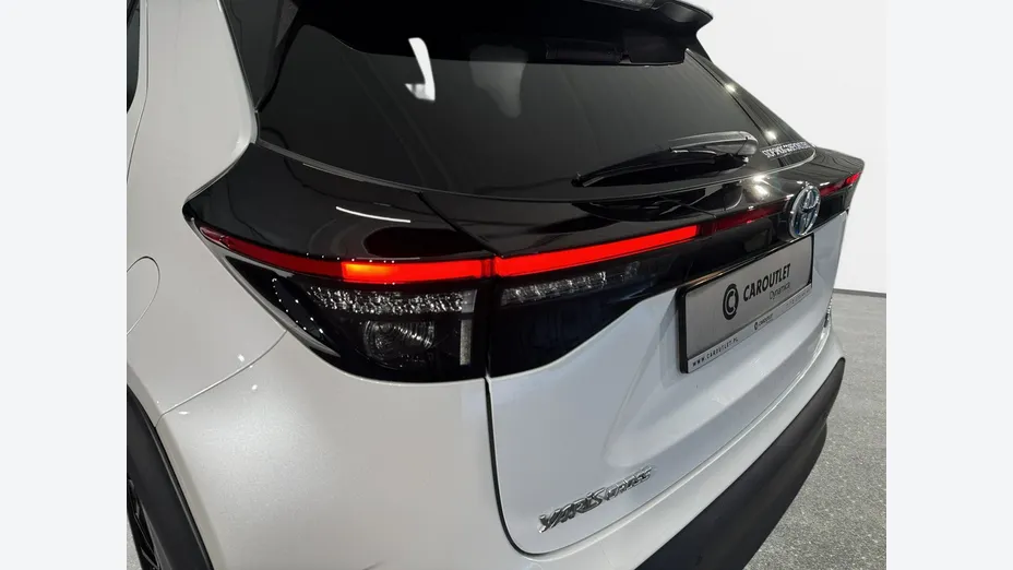 TOYOTA Yaris Cross -