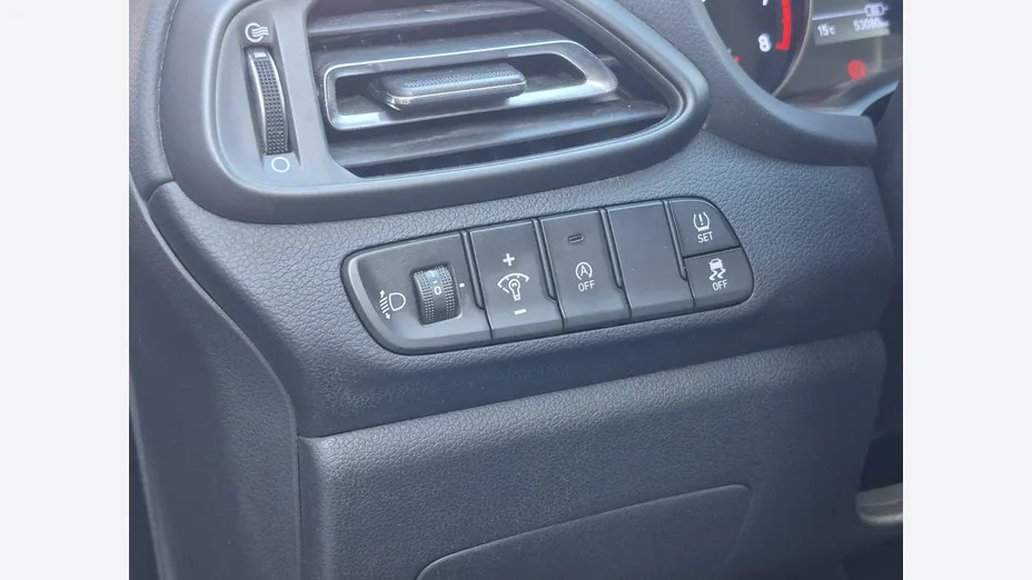 HYUNDAI i30 -