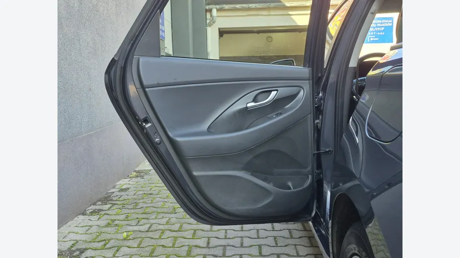 HYUNDAI i30 -