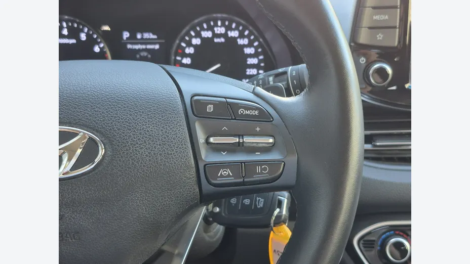 HYUNDAI i30 -