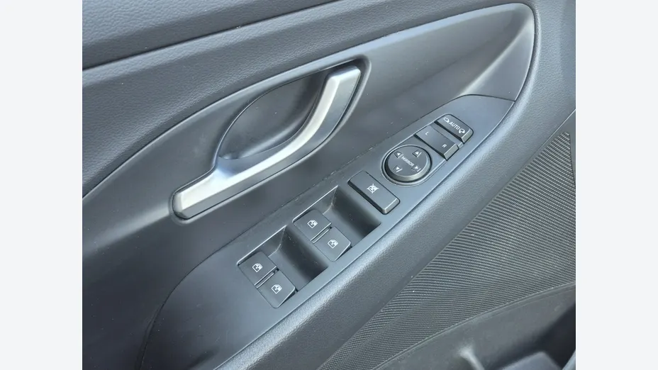HYUNDAI i30 -