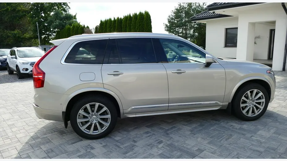VOLVO XC90 -