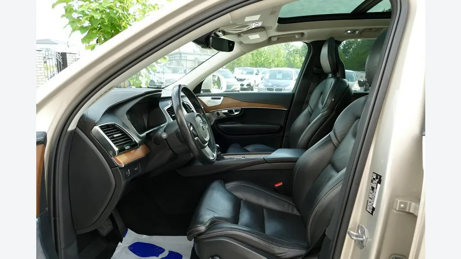 VOLVO XC90 -