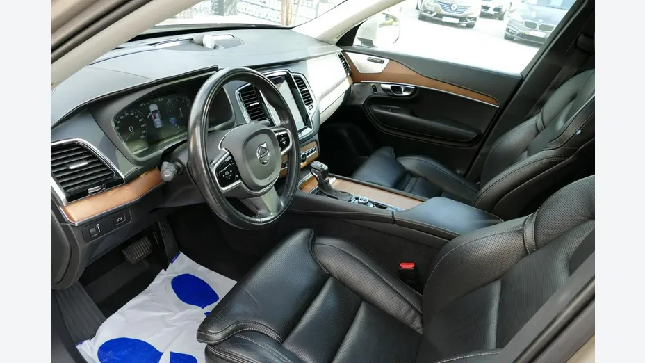 VOLVO XC90 -