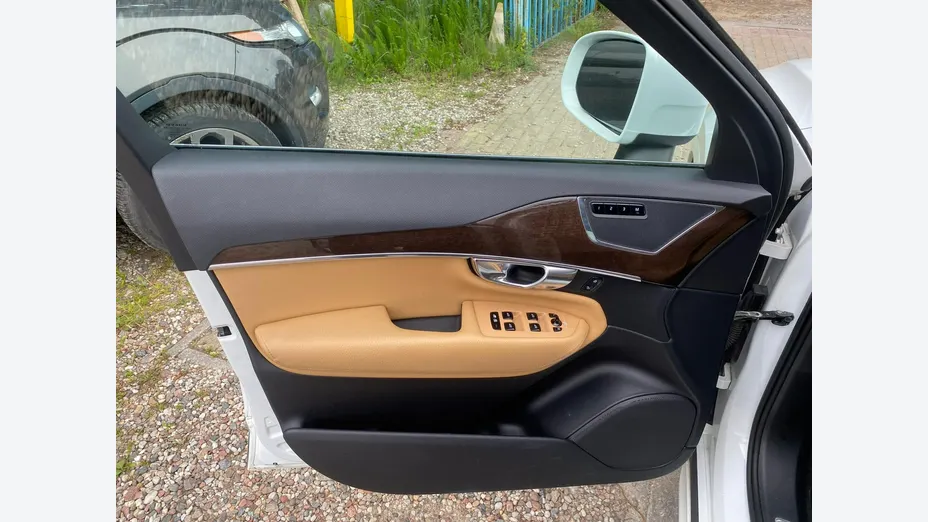VOLVO XC90 -