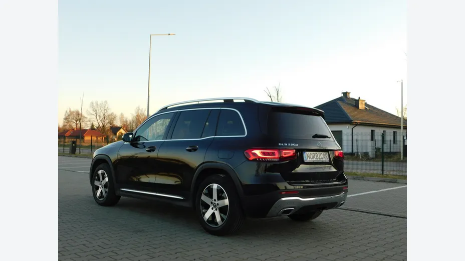 MERCEDES-BENZ GLB -