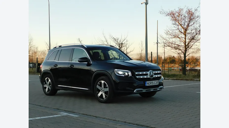 MERCEDES-BENZ GLB -