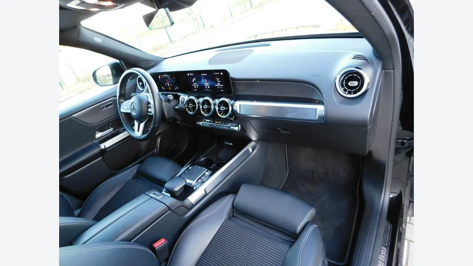 MERCEDES-BENZ GLB -
