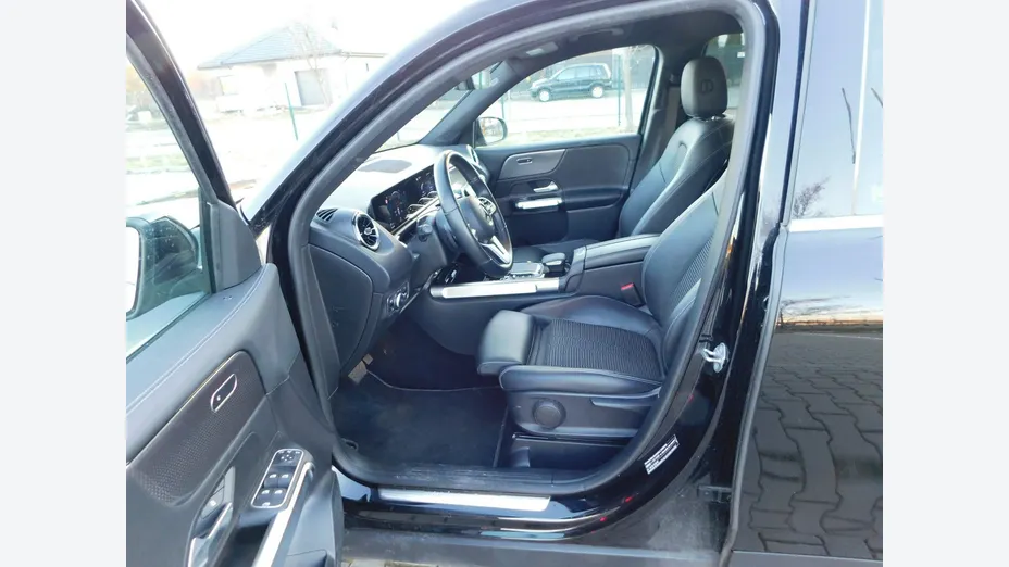 MERCEDES-BENZ GLB -