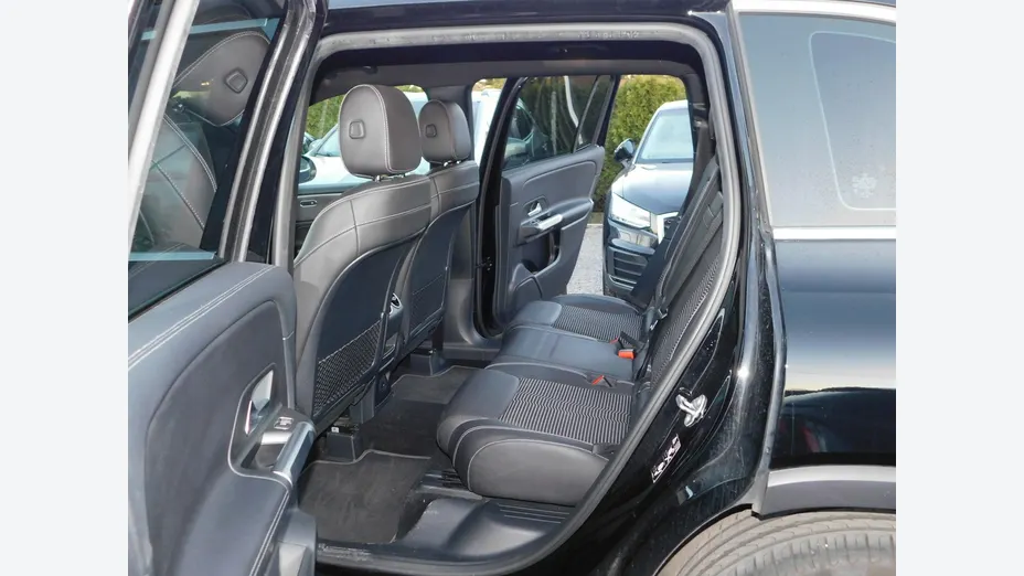 MERCEDES-BENZ GLB -