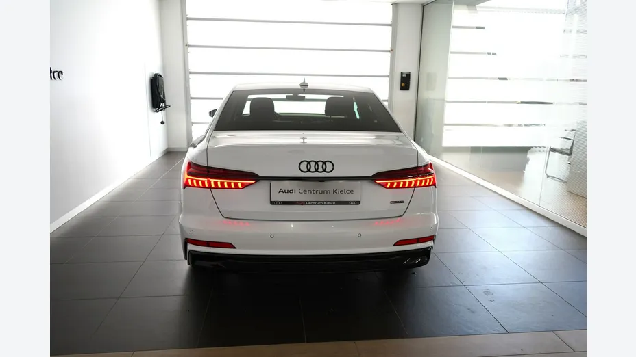 AUDI A6 -