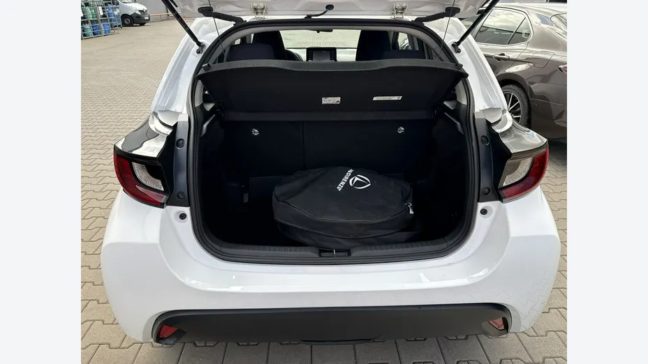 TOYOTA Yaris -