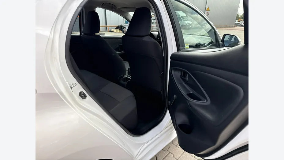 TOYOTA Yaris -
