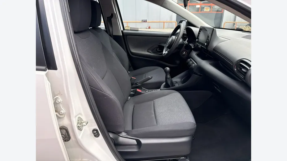 TOYOTA Yaris -
