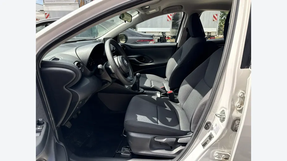 TOYOTA Yaris -