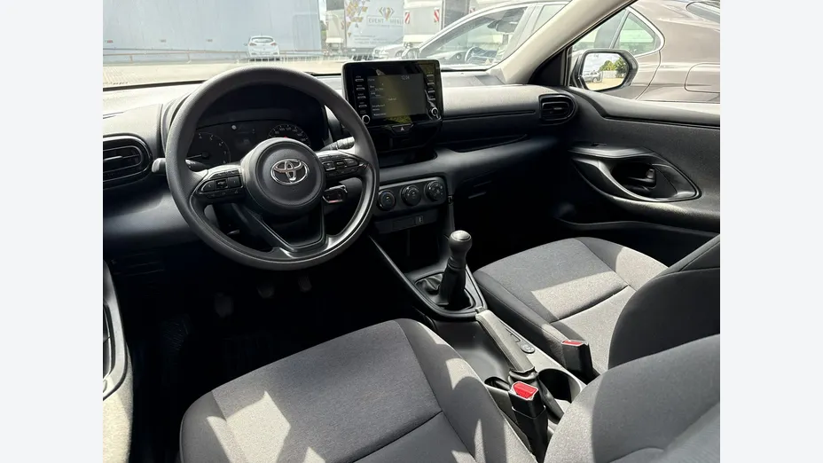 TOYOTA Yaris -