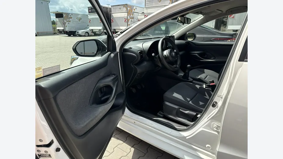 TOYOTA Yaris -