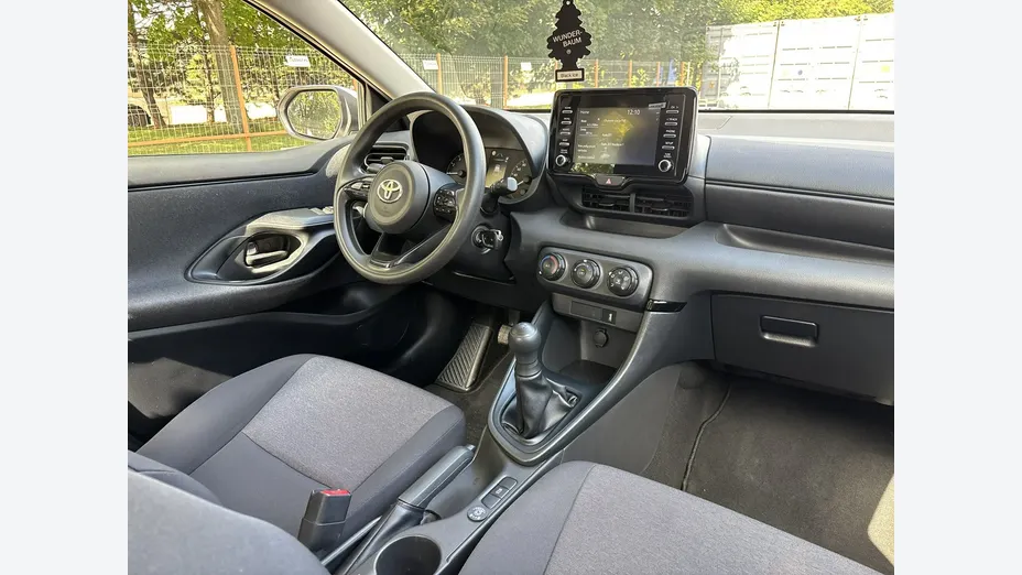 TOYOTA Yaris -