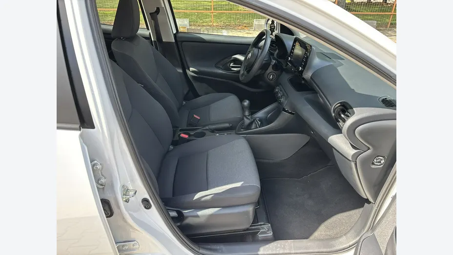 TOYOTA Yaris -