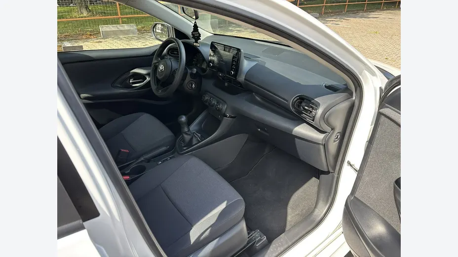 TOYOTA Yaris -