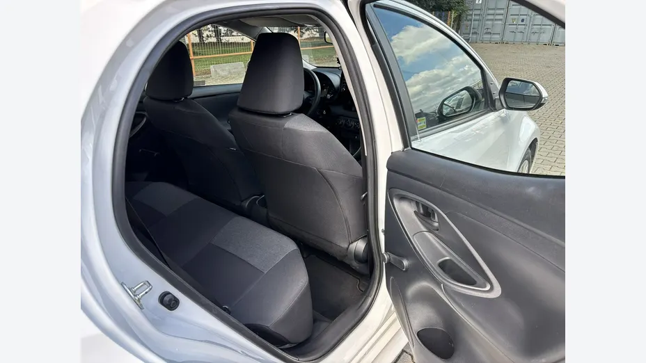 TOYOTA Yaris -