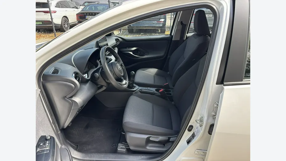 TOYOTA Yaris -