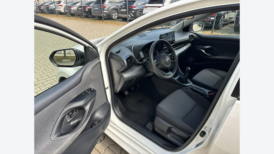 TOYOTA Yaris -