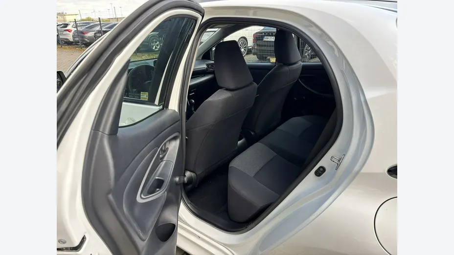 TOYOTA Yaris -