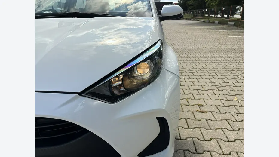 TOYOTA Yaris -
