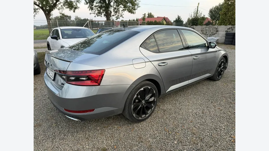 SKODA Superb -
