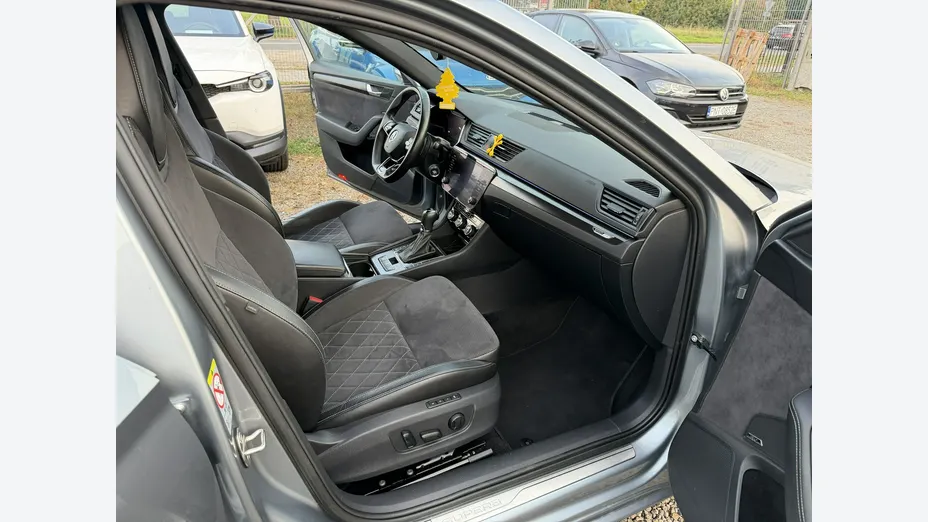 SKODA Superb -
